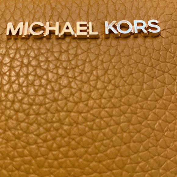 Michael Kors Jet Set Travel Large Leather Phone Case/Wristlet - Picture 12 of 14